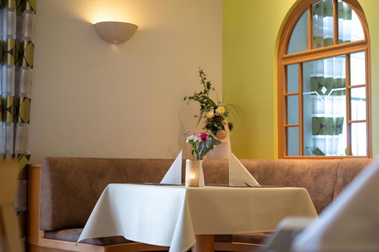 Warias Hotel & Restaurant Braunsbedra Exteriör bild